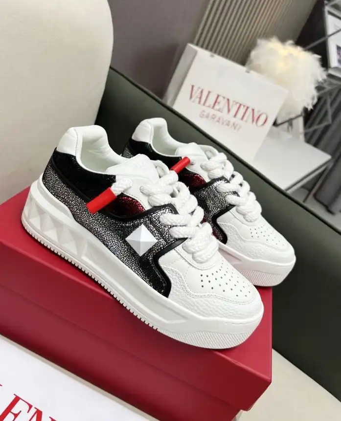 hype Valentino Sneakers