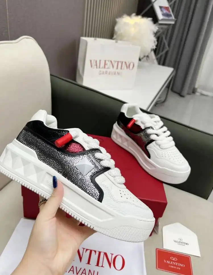 hype Valentino Sneakers