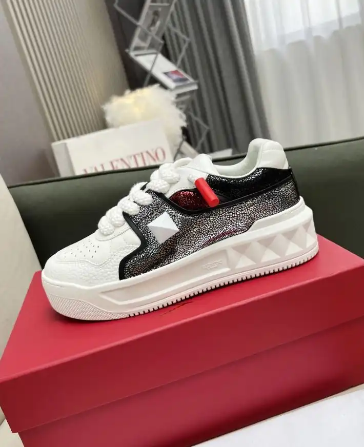 hype Valentino Sneakers