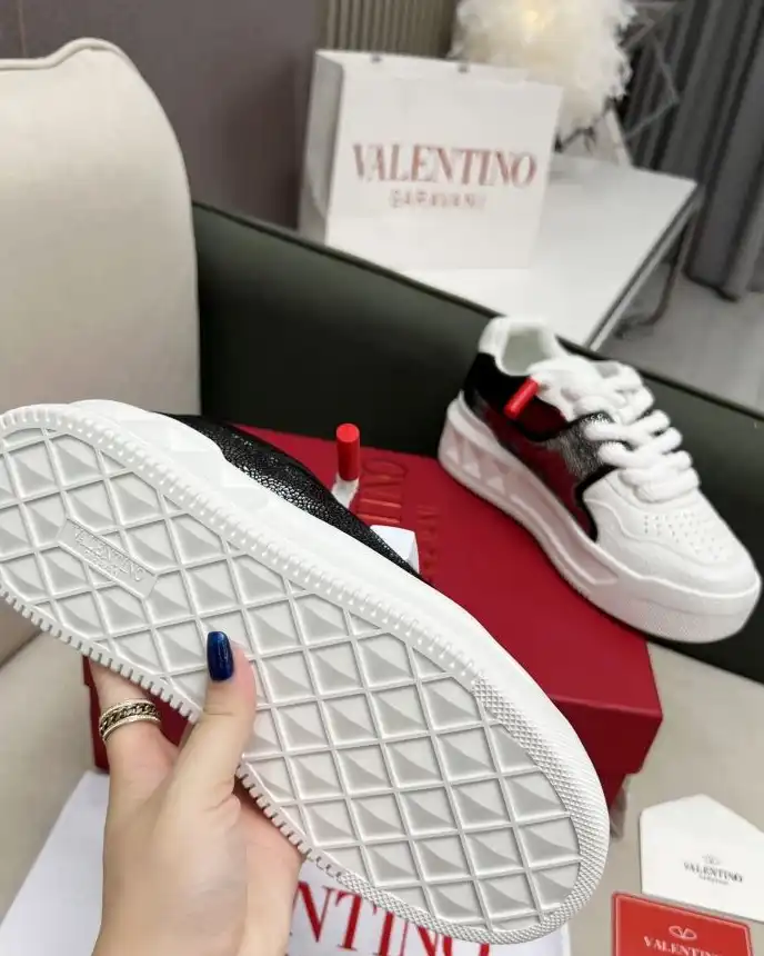 hype Valentino Sneakers