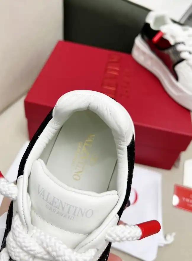 hype Valentino Sneakers