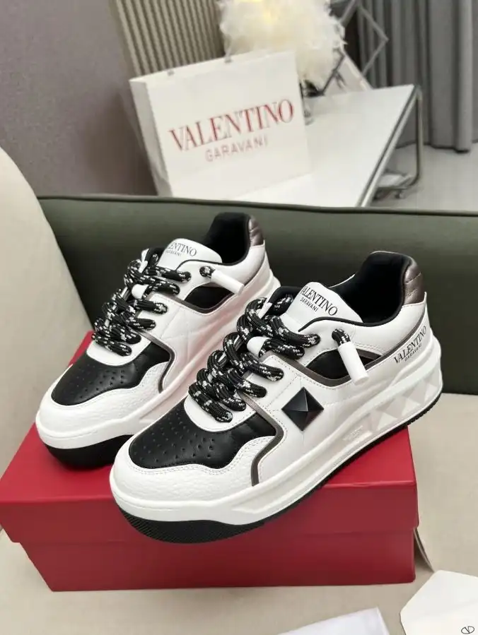 hype Valentino Sneakers