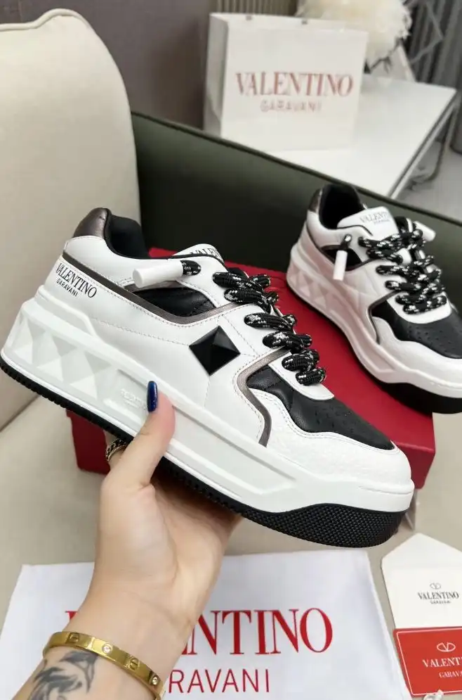 hype Valentino Sneakers