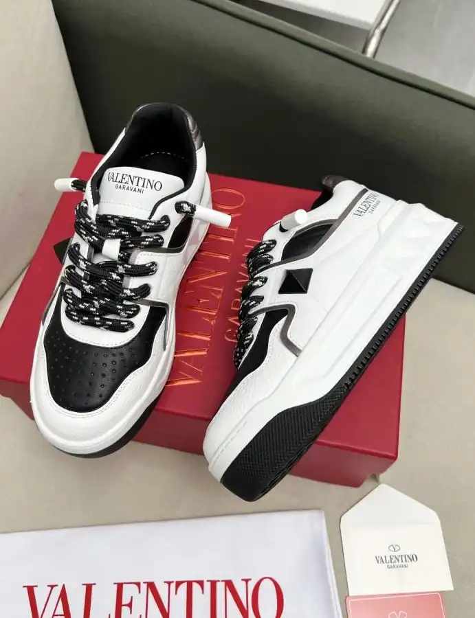 hype Valentino Sneakers