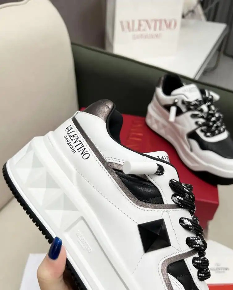 hype Valentino Sneakers