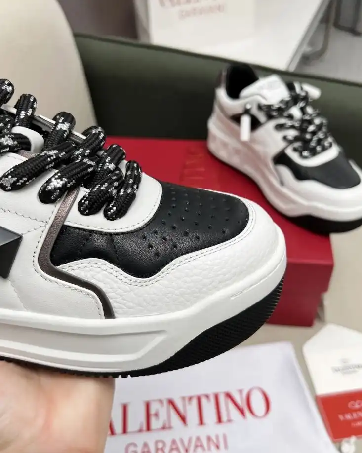 hype Valentino Sneakers