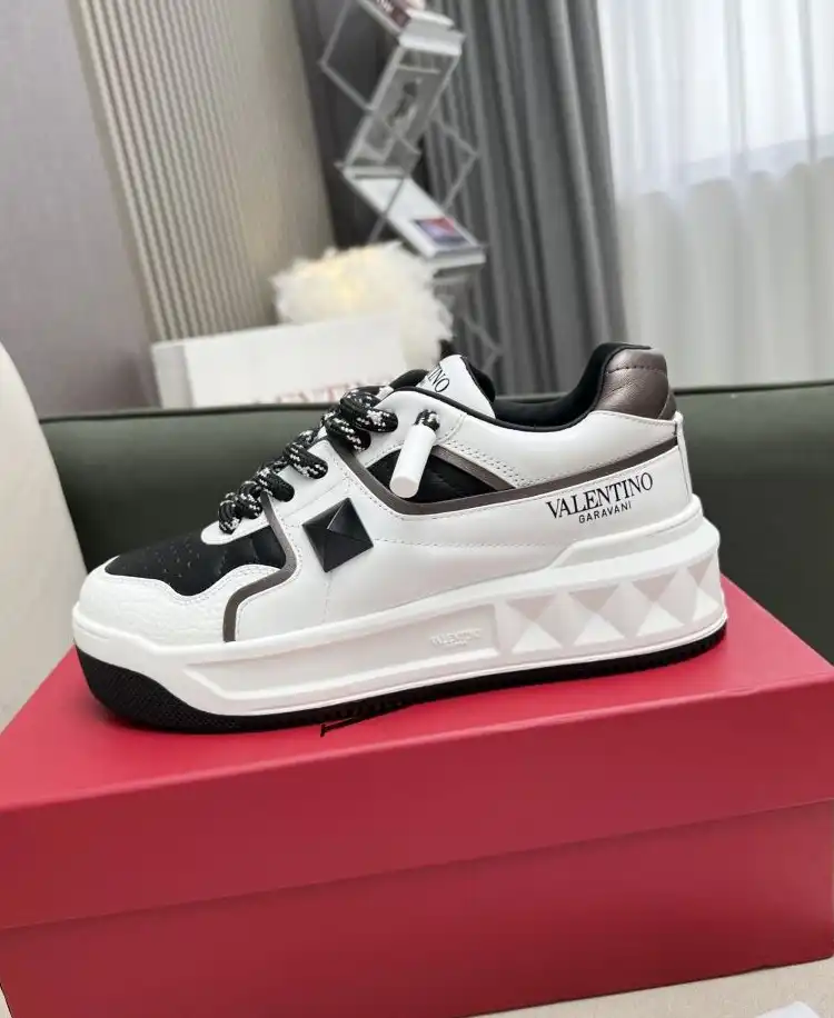 hype Valentino Sneakers