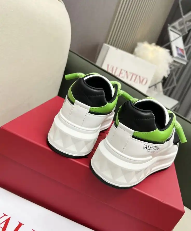 hype Valentino Sneakers