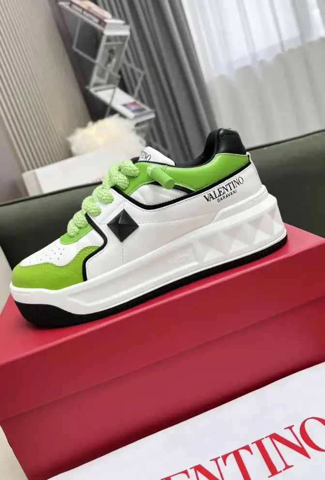 hype Valentino Sneakers