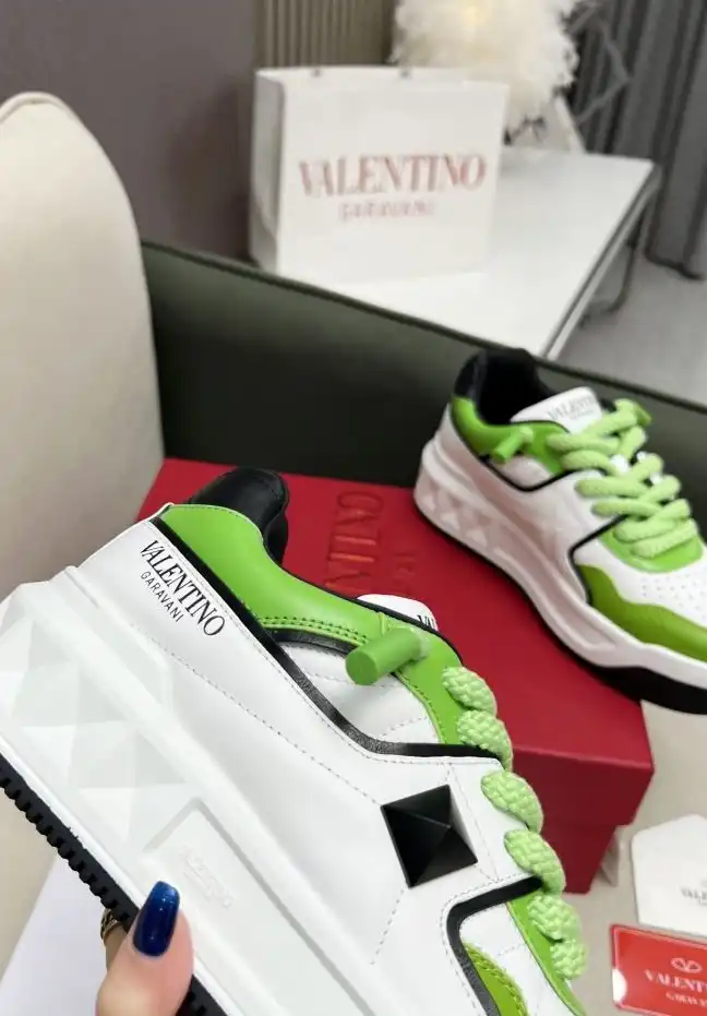 hype Valentino Sneakers