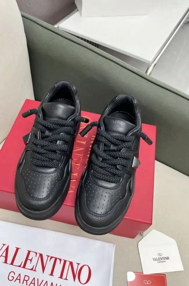 hype Valentino Sneakers