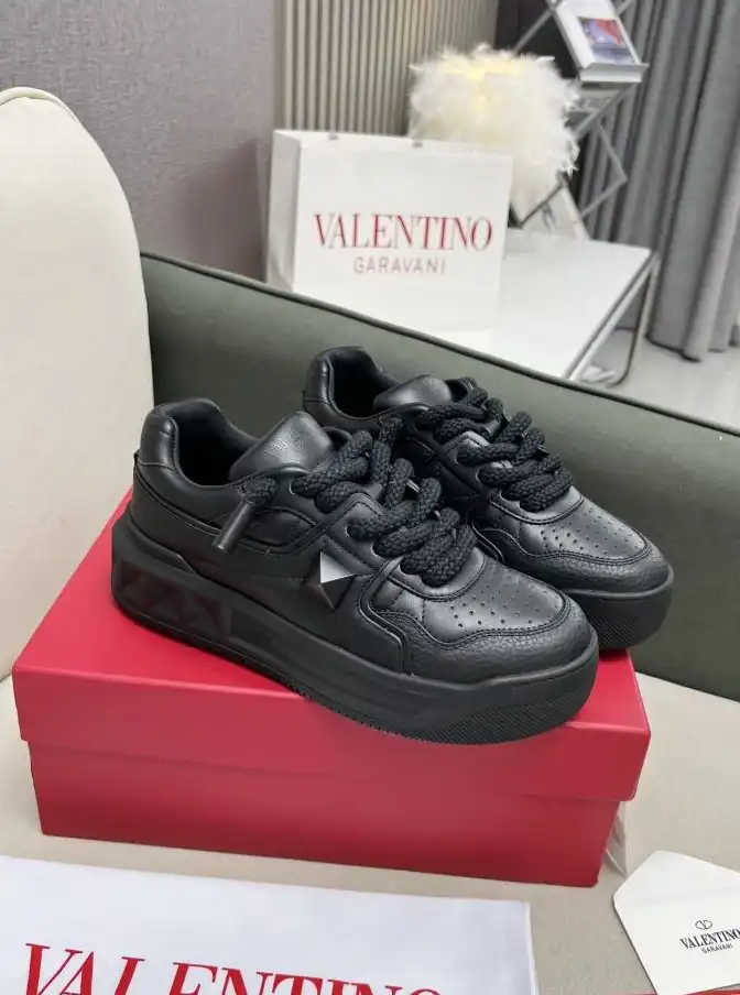 hype Valentino Sneakers