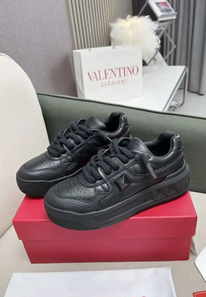 hype Valentino Sneakers