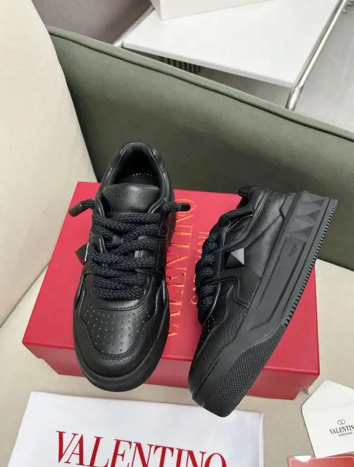 hype Valentino Sneakers