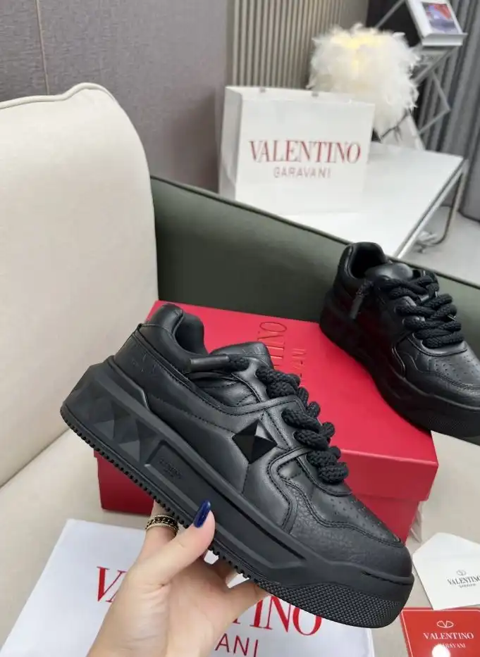 hype Valentino Sneakers