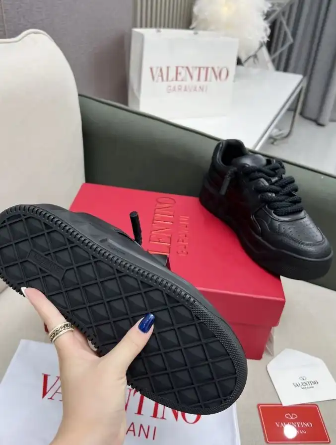 hype Valentino Sneakers