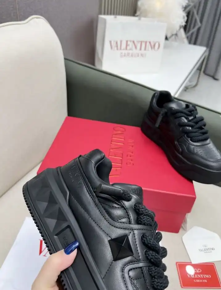 hype Valentino Sneakers