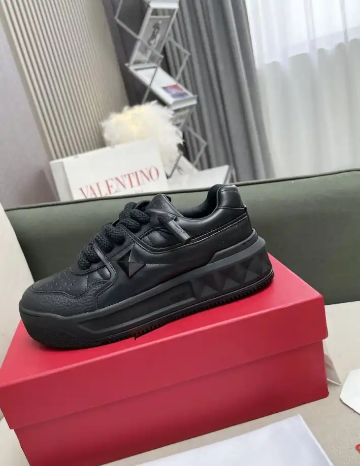 hype Valentino Sneakers