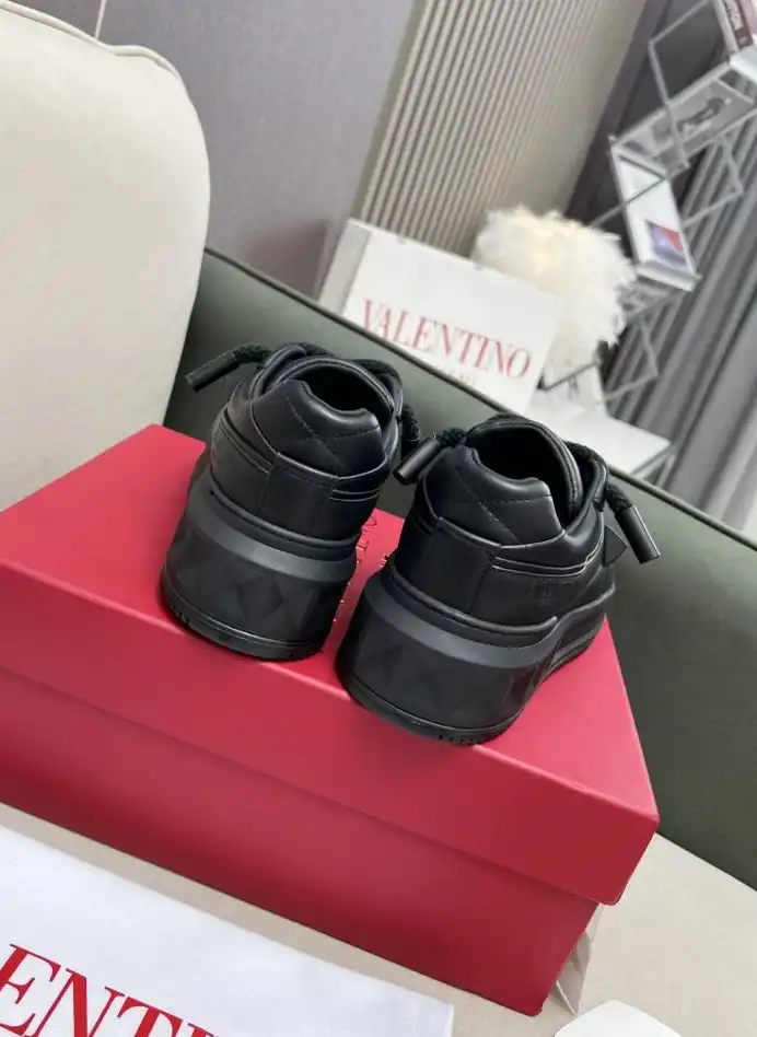 hype Valentino Sneakers