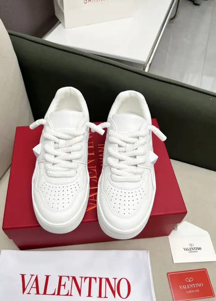 hype Valentino Sneakers