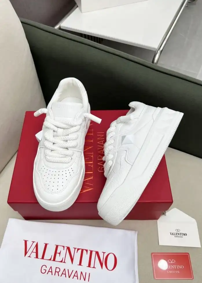 hype Valentino Sneakers