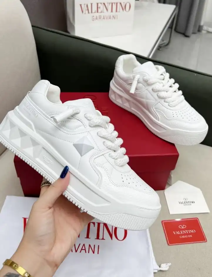 hype Valentino Sneakers