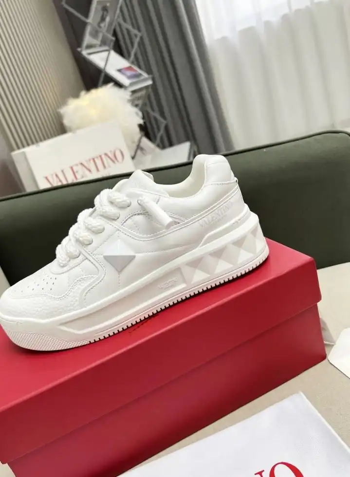 hype Valentino Sneakers