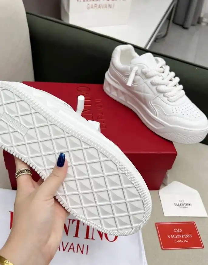 hype Valentino Sneakers