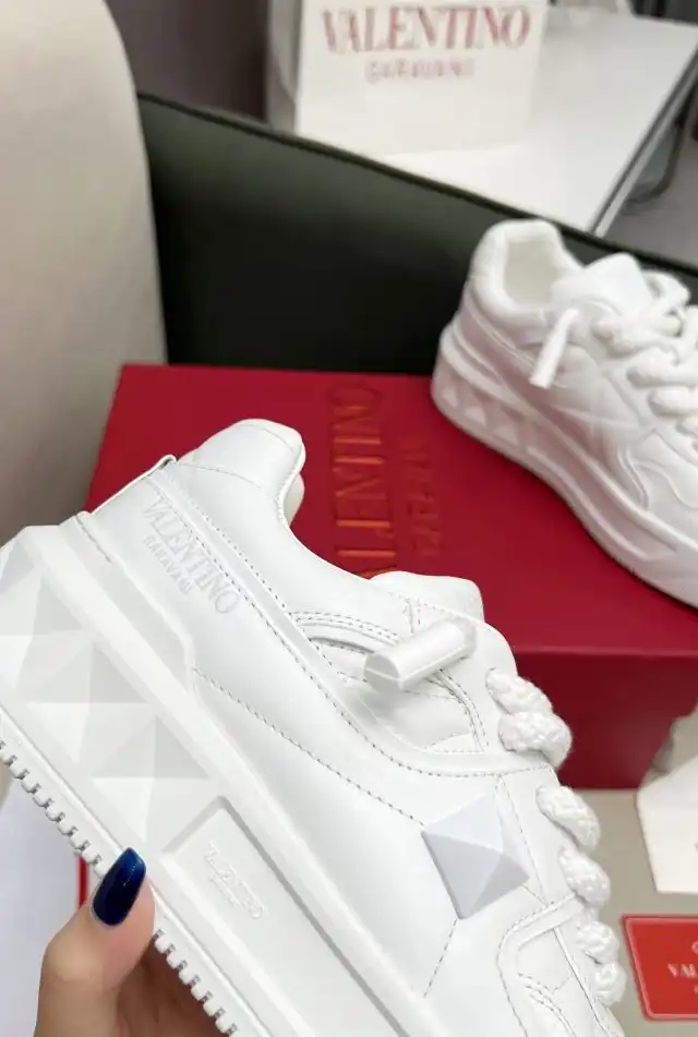 hype Valentino Sneakers