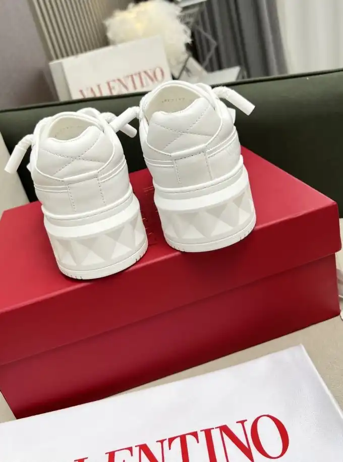 hype Valentino Sneakers