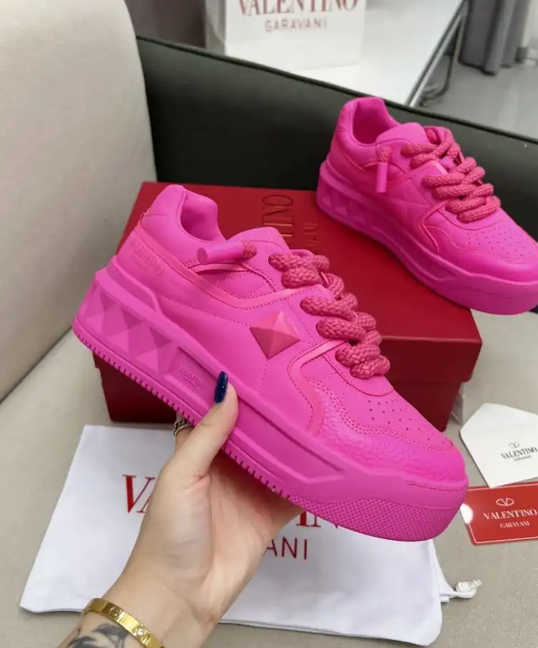 hype Valentino Sneakers