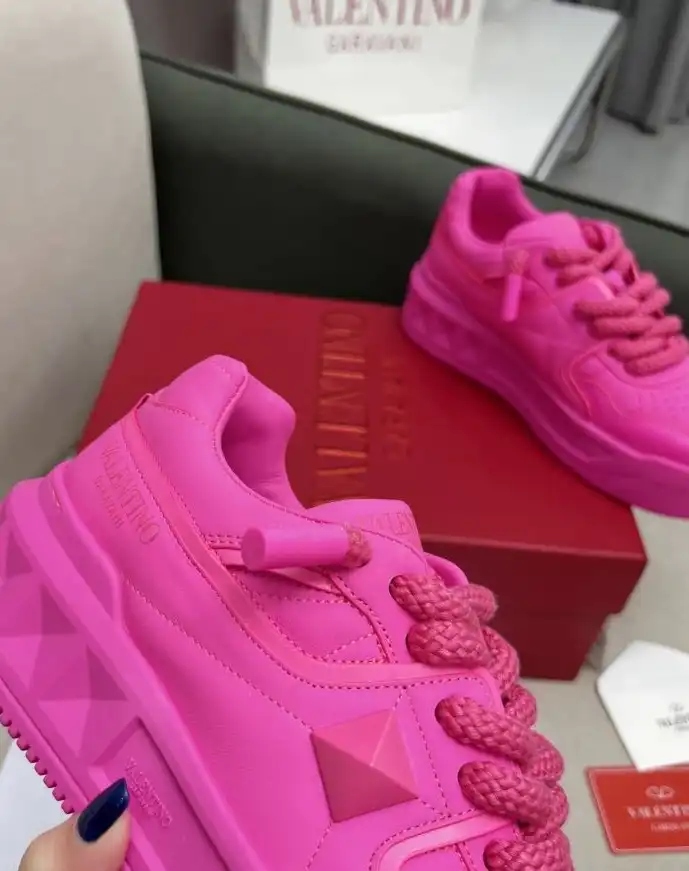 hype Valentino Sneakers