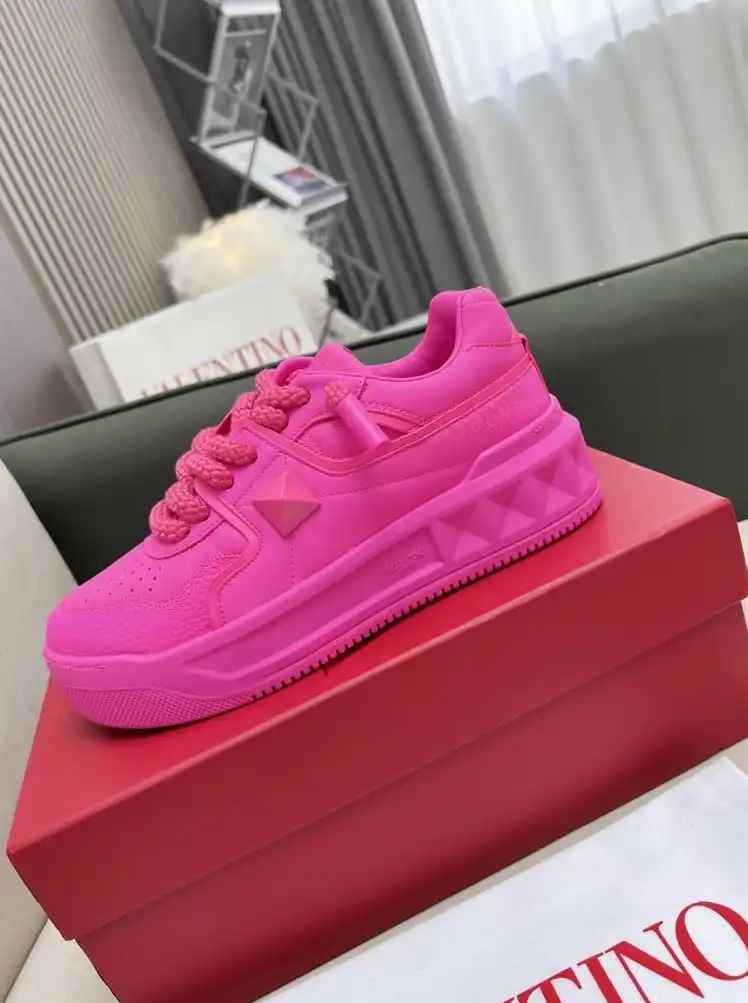 hype Valentino Sneakers