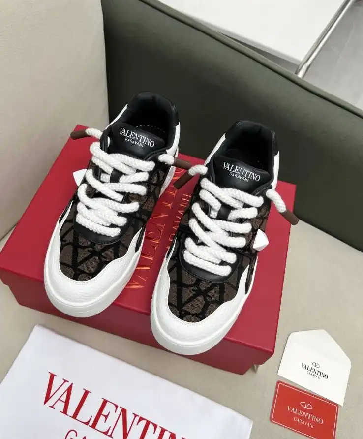 hype Valentino Sneakers