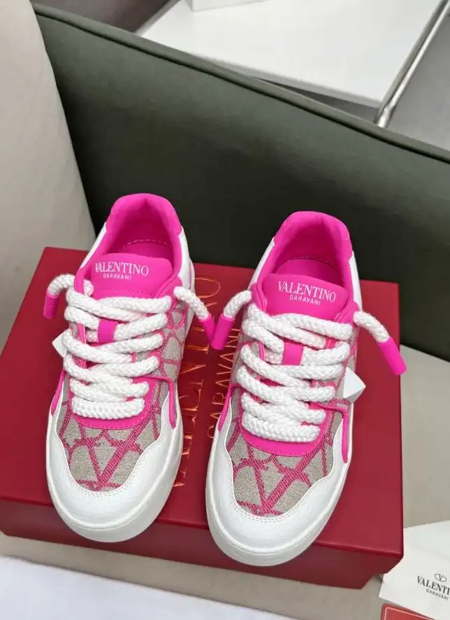 hype Valentino Sneakers