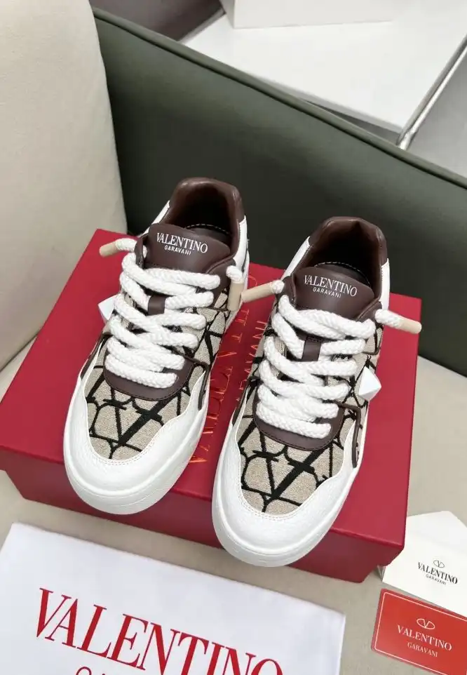 hype Valentino Sneakers