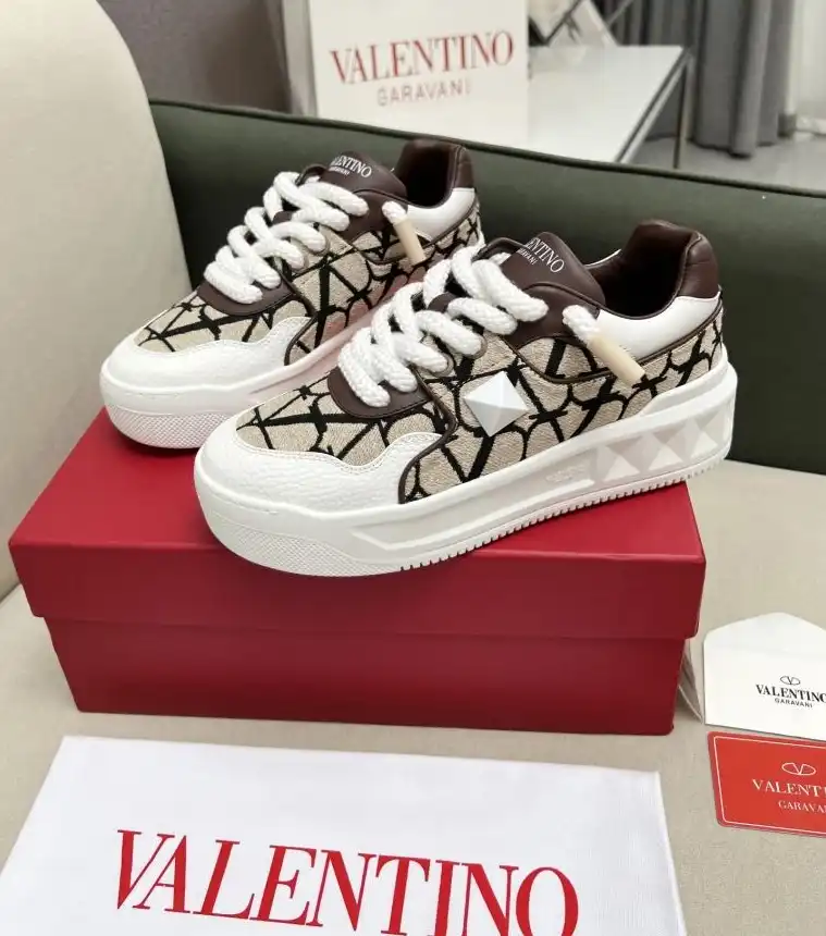 hype Valentino Sneakers