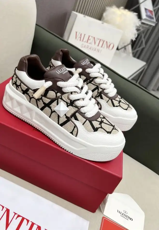 hype Valentino Sneakers