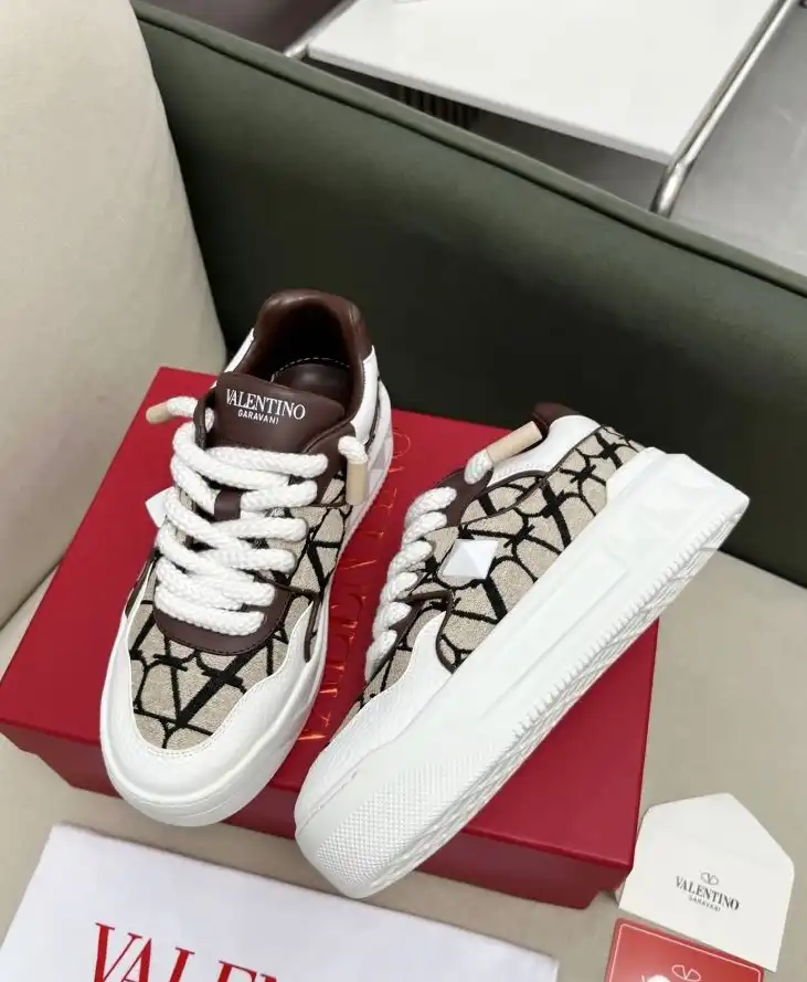 hype Valentino Sneakers