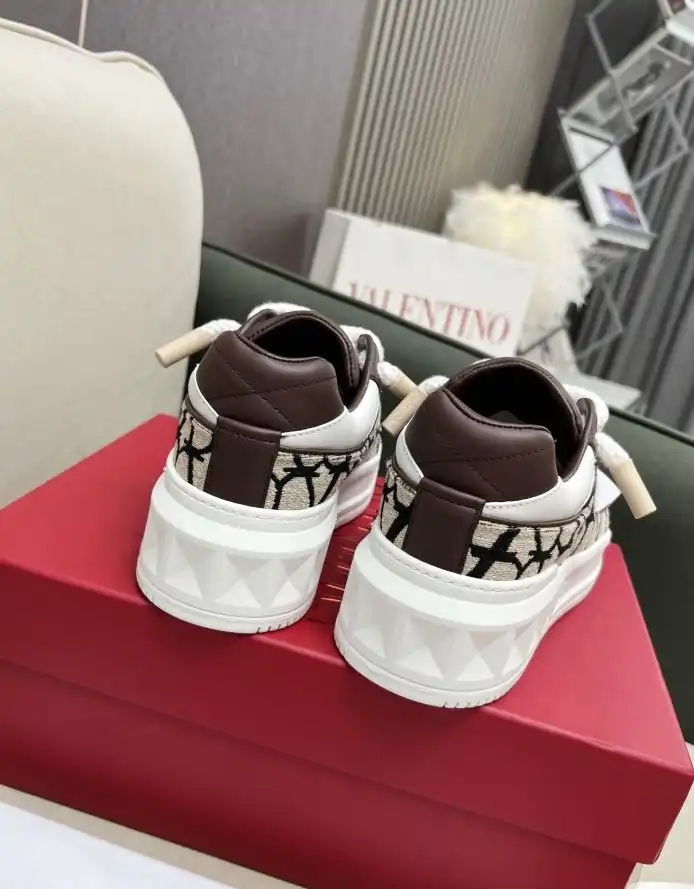 hype Valentino Sneakers