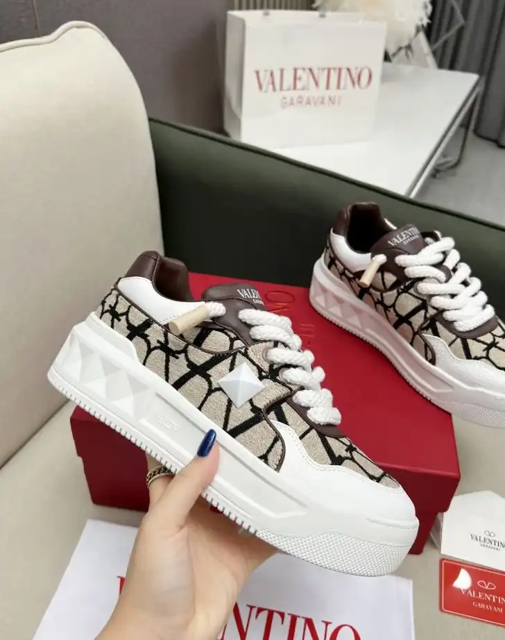 hype Valentino Sneakers