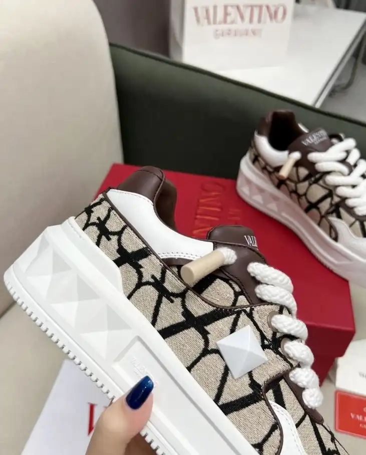 hype Valentino Sneakers