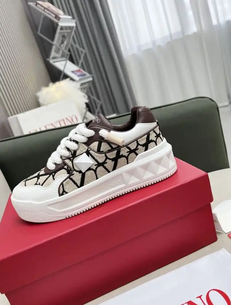 hype Valentino Sneakers