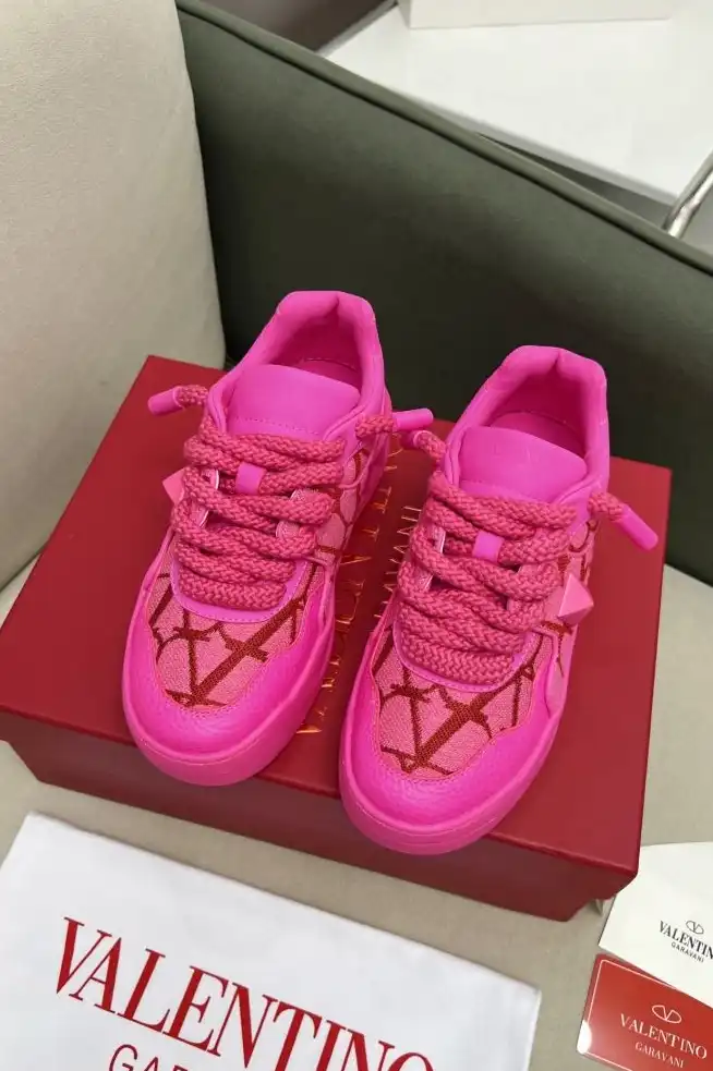 hype Valentino Sneakers