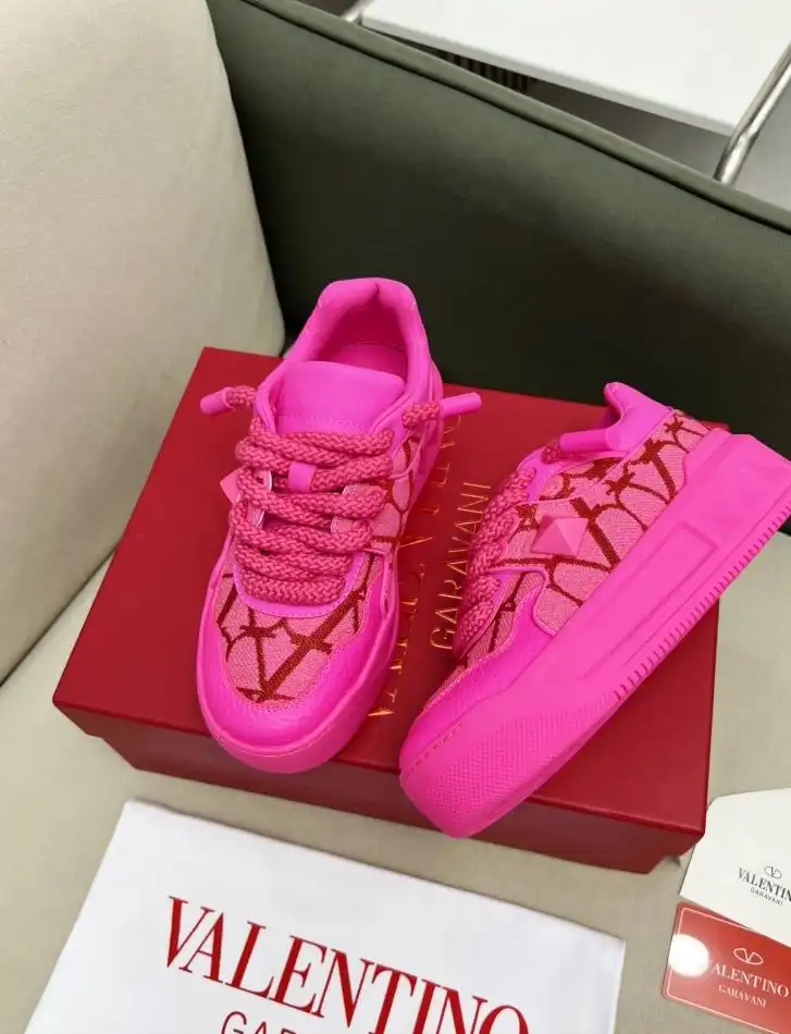 hype Valentino Sneakers