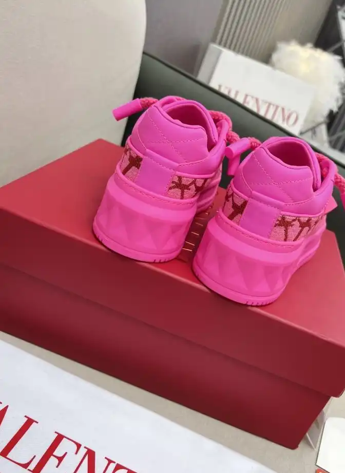 hype Valentino Sneakers