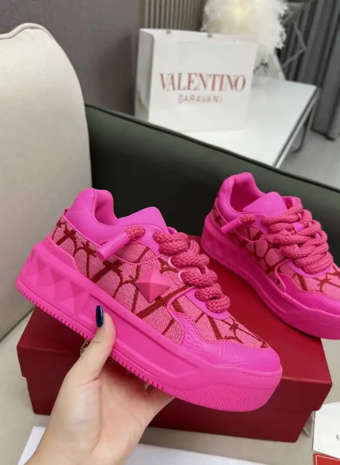 hype Valentino Sneakers