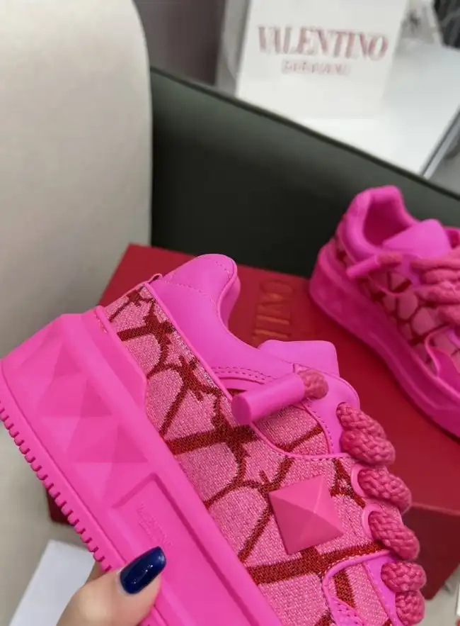 hype Valentino Sneakers