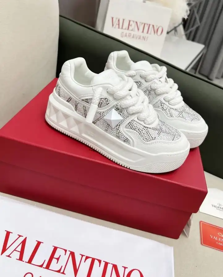 hype Valentino Sneakers