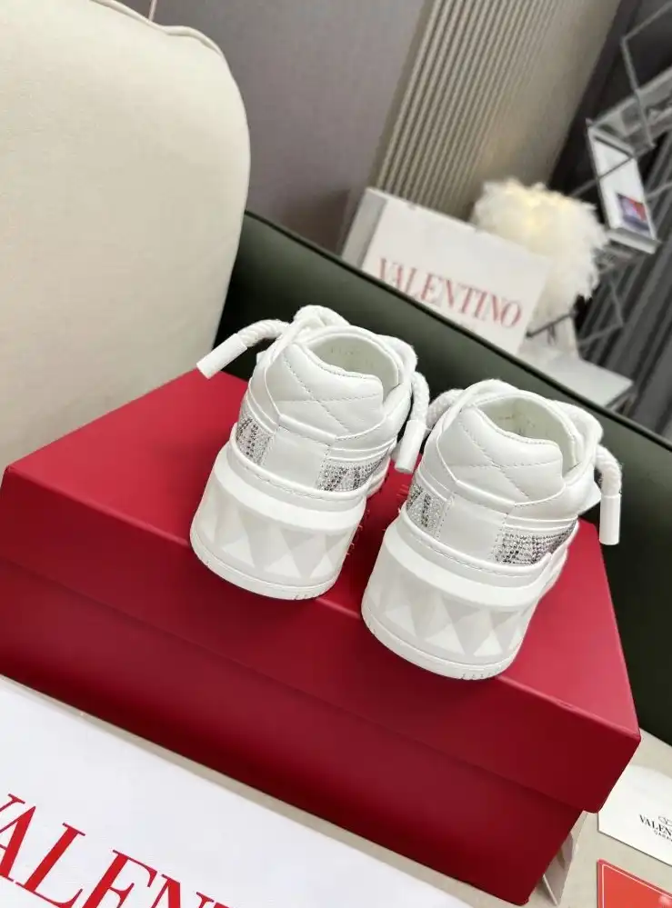 hype Valentino Sneakers